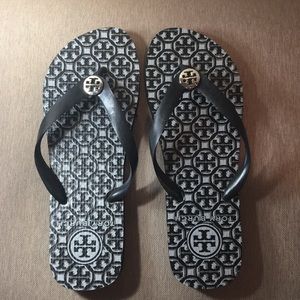 Tory Burch size 8 black with silver flip flops EUC